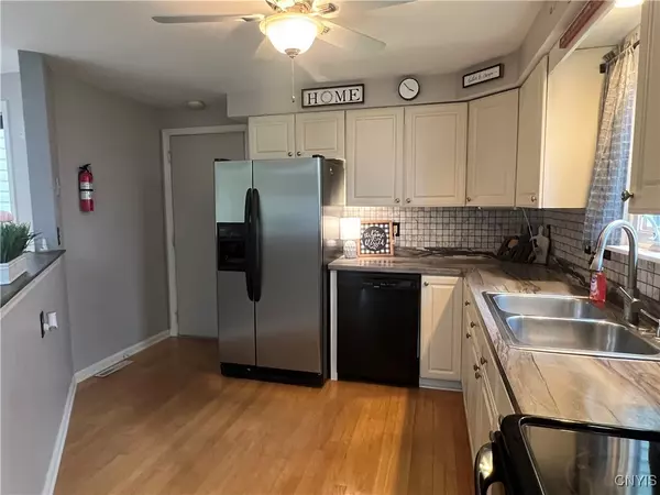 Liverpool, NY 13090,8391 Shoveler LN
