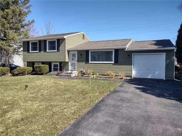 8070 Pickett LN, Cicero, NY 13039