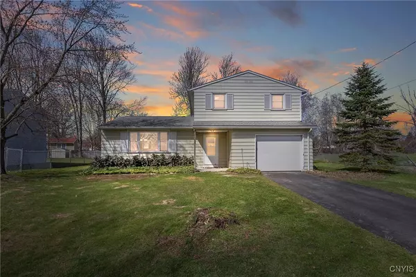 5373 Catalina CIR, Clay, NY 13041