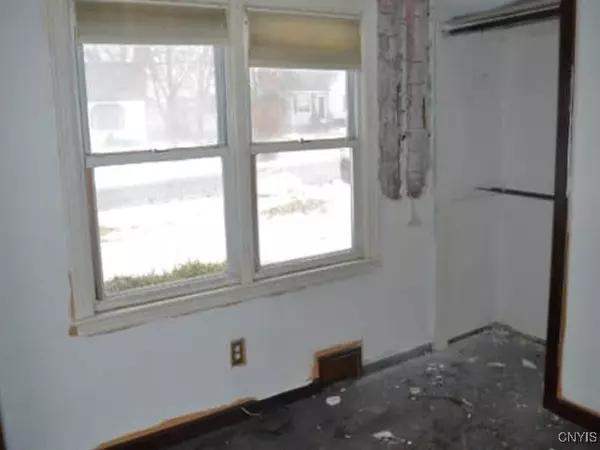 Lake View, NY 14085,5745 East LN