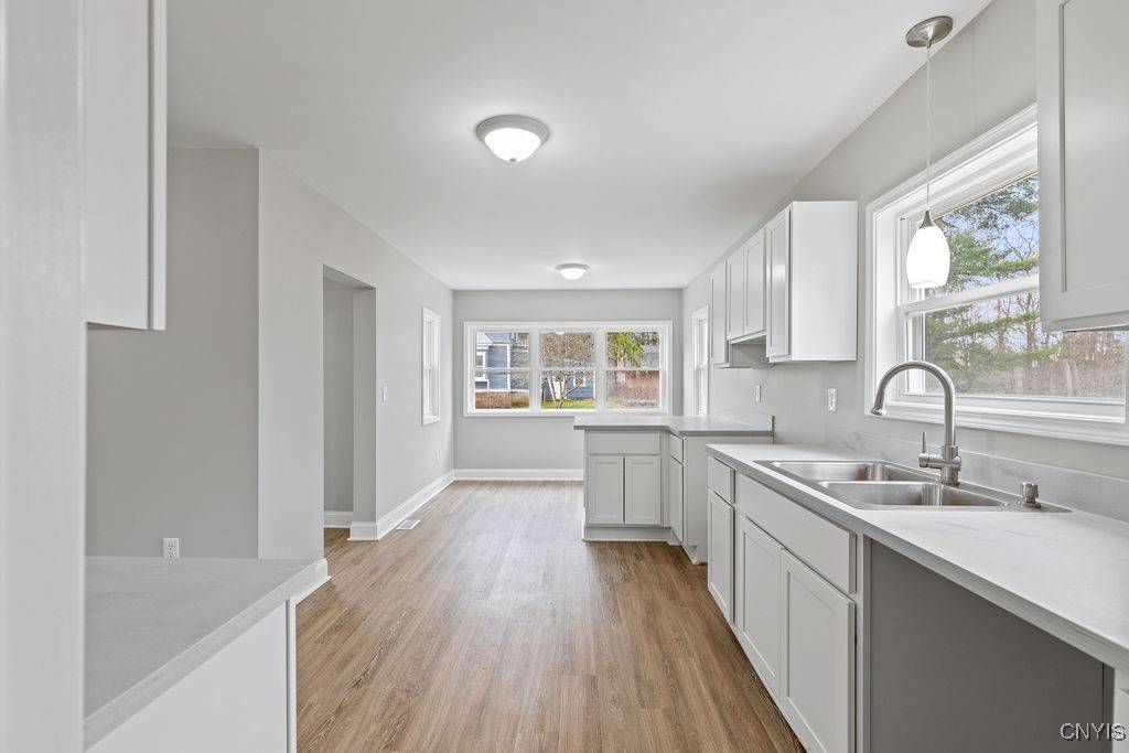 Pulaski, NY 13142,4004 Port ST