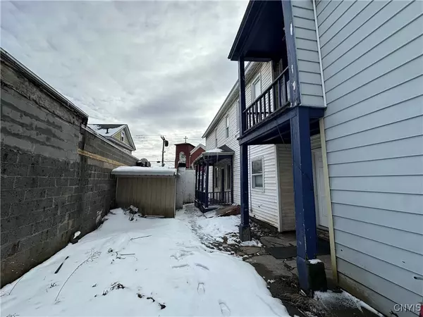 Syracuse, NY 13208,1506 Lodi ST