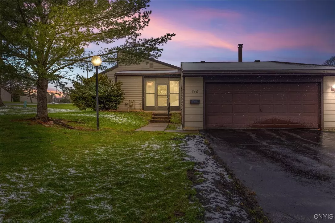 Baldwinsville, NY 13027,746 Village BLVD S