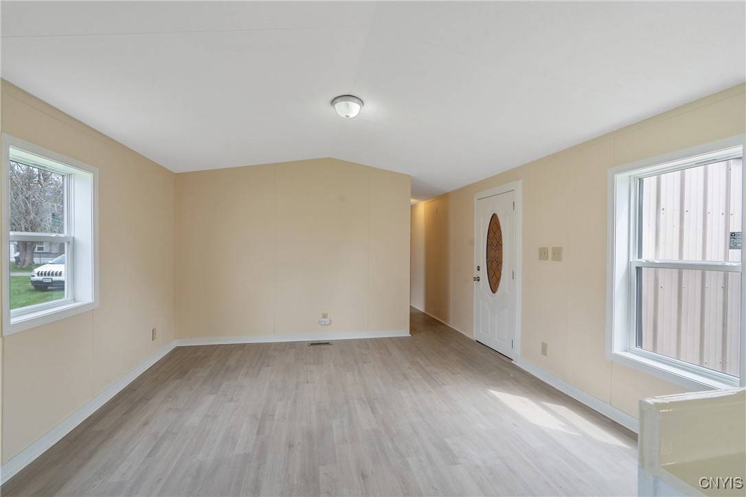 Oswego, NY 13126,956 Middle RD #9W
