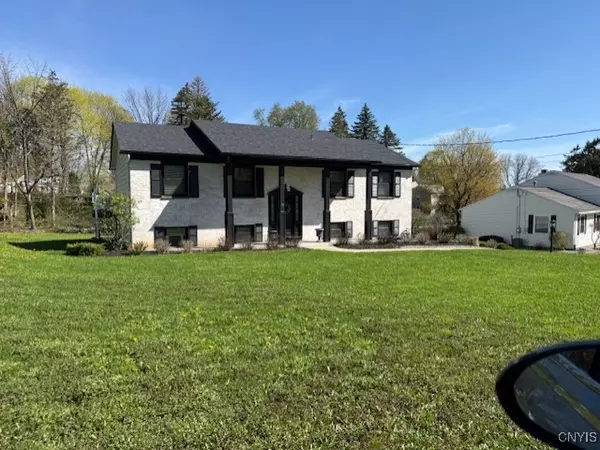 12 Woodberry RD, New Hartford, NY 13413