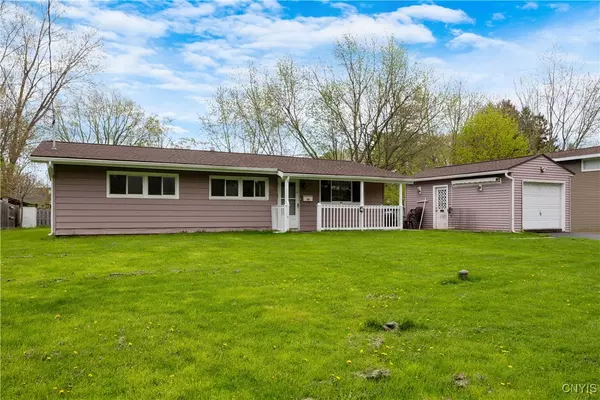 4 Apricot LN,  Liverpool,  NY 13090