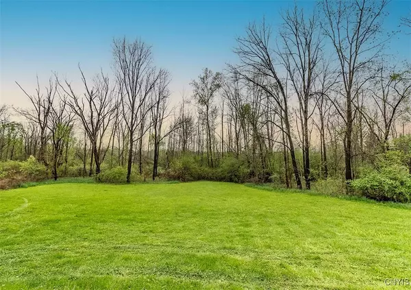 East Syracuse, NY 13057,7158 Manlius Center RD