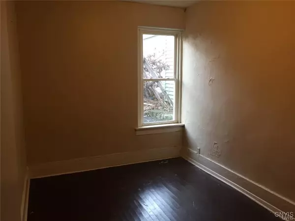 Syracuse, NY 13208,405 E Division ST