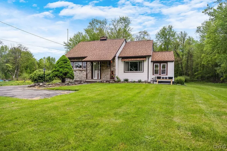 7495 Kirkville RD, East Syracuse, NY 13057