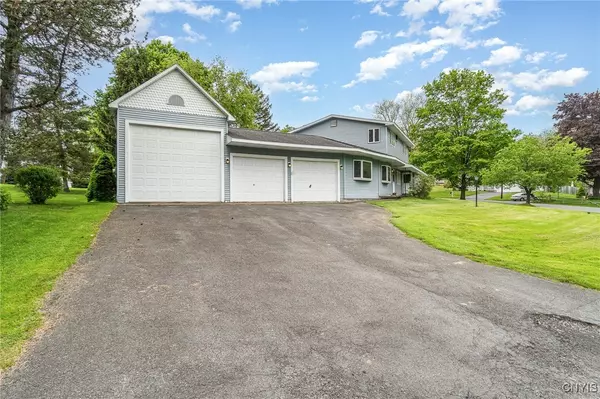 Camillus, NY 13031,28 Elm Hill WAY