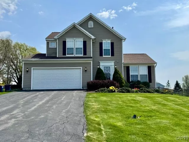 4757 Manor Hill Dr, Syracuse, NY 13215