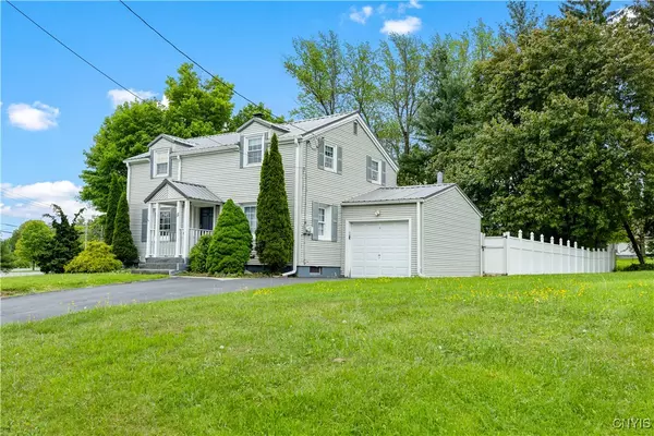 11 Evalon RD, New Hartford, NY 13413