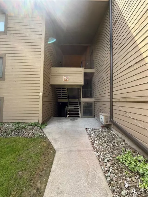 East Syracuse, NY 13057,137 Watertree DR