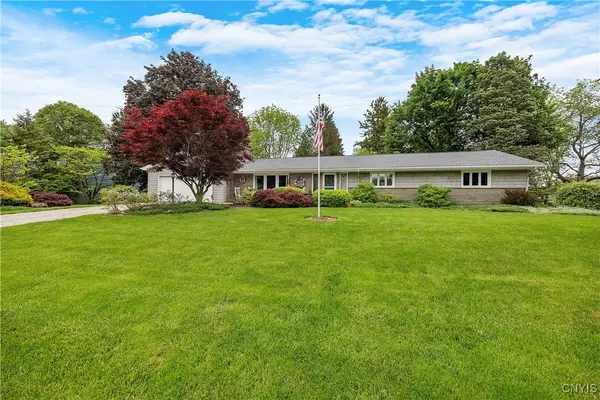 8 Thistlewood LN,  Fayetteville,  NY 13066