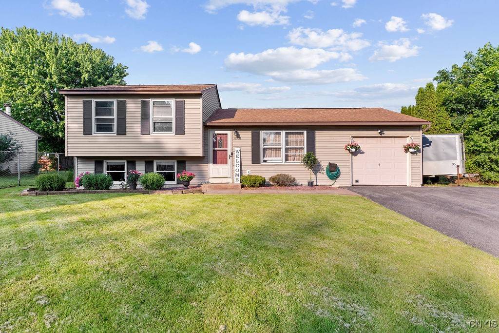 5931 Brigadier DR, Cicero, NY 13039