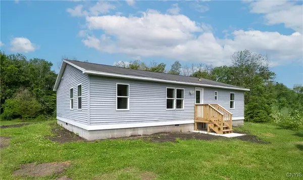 25 Ditzer DR, Fulton, NY 13069