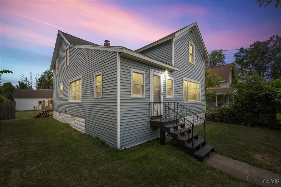 201 W 2nd ST, East Syracuse, NY 13057