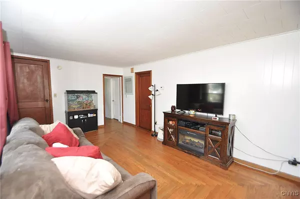 East Syracuse, NY 13057,403 E Heman ST