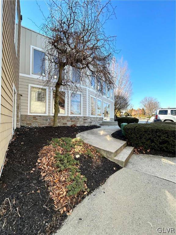Palmer Twp, PA 18045,4013 William Penn HWY #2nd FL 1567