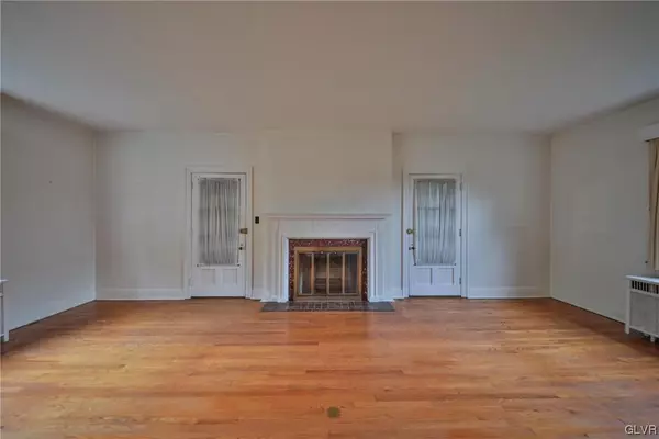 Bethlehem City, PA 18018,916 W Market ST