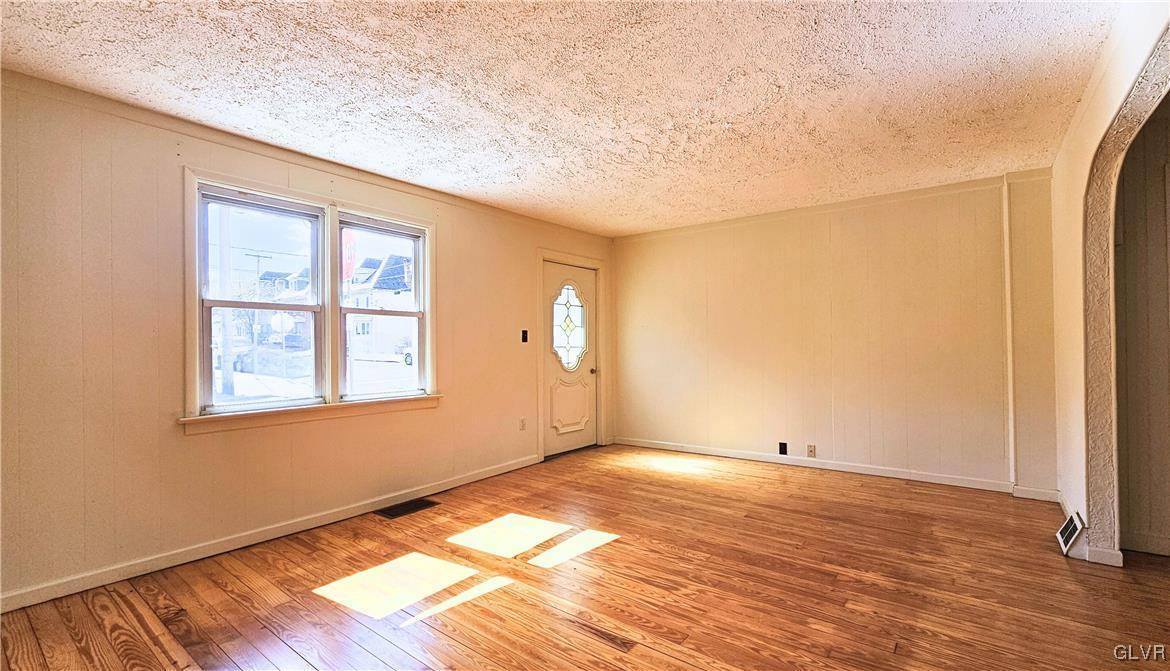 Easton, PA 18042,645 Line ST