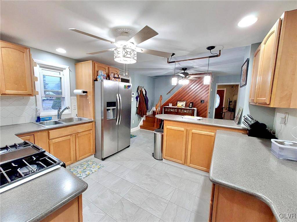 Bethlehem Twp, PA 18020,1658 Dennis ST