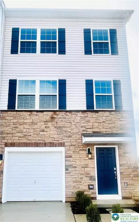8332 Alexander CT, Upper Macungie Twp, PA 18031