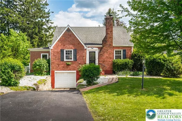 1445 Westgate DR, Hanover Twp, PA 18017