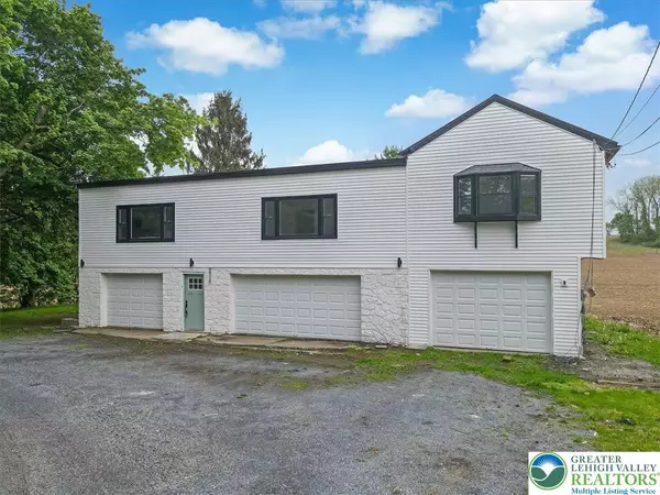 9926 Trexler RD, Upper Macungie Twp, PA 18031