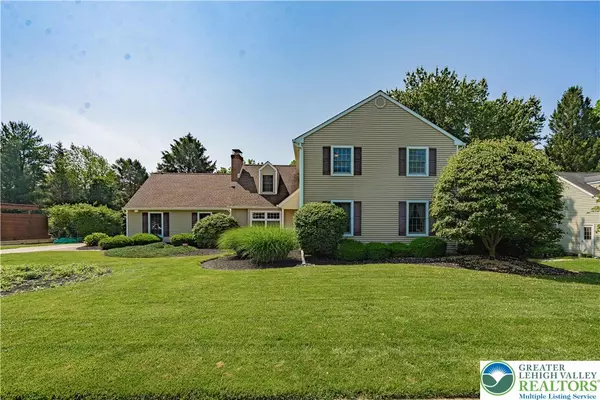4984 Meadowview DR, Lower Macungie Twp, PA 18062