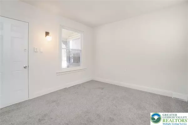 Bethlehem City, PA 18015,322 State ST