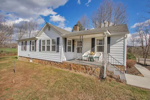 97 Reese Rd, Brasstown, NC 28902