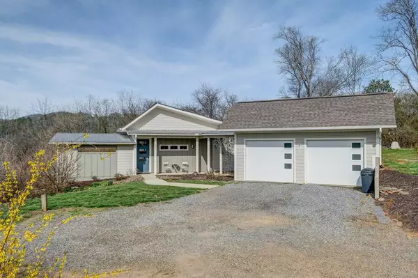 220 Holland Rd., Brasstown, NC 28902