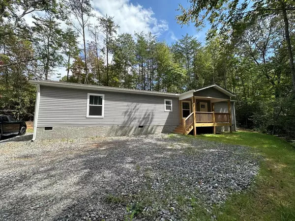 195 Loganberry Ln, Hayesville, NC 28904