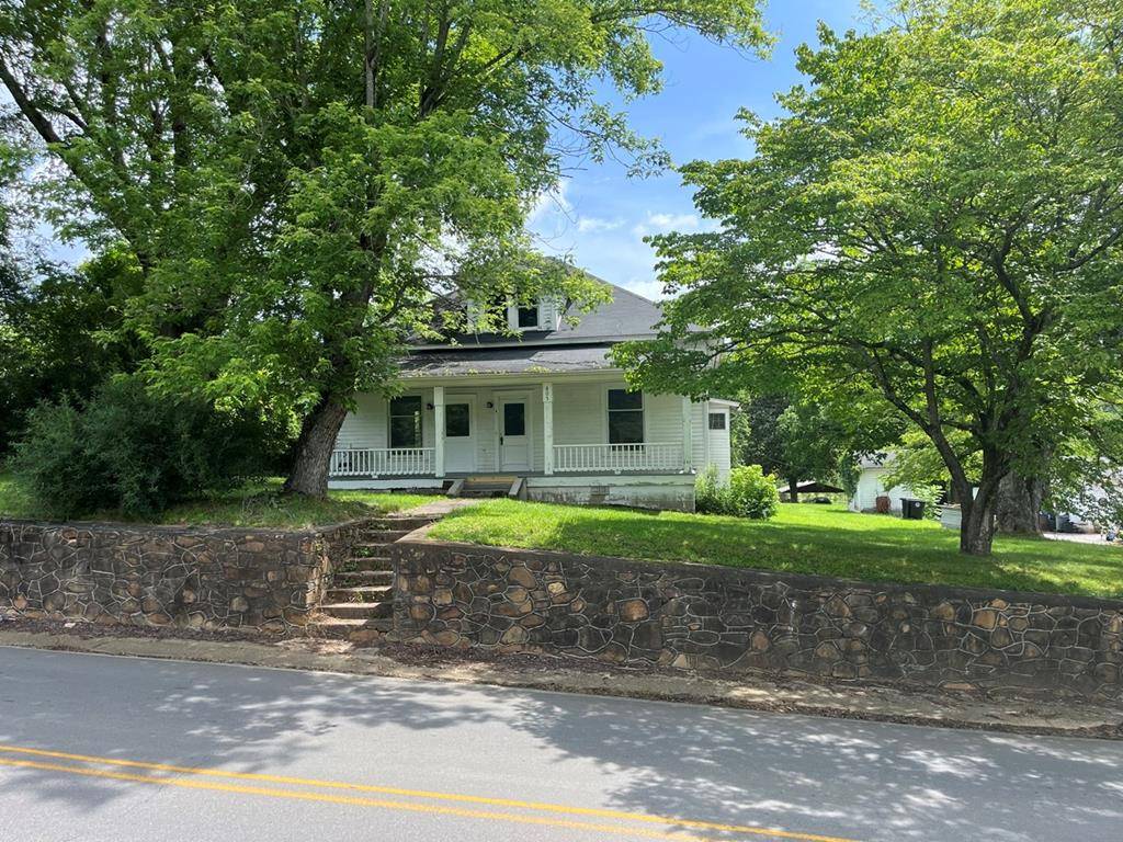 805 Hiwassee St, Murphy, NC 28906