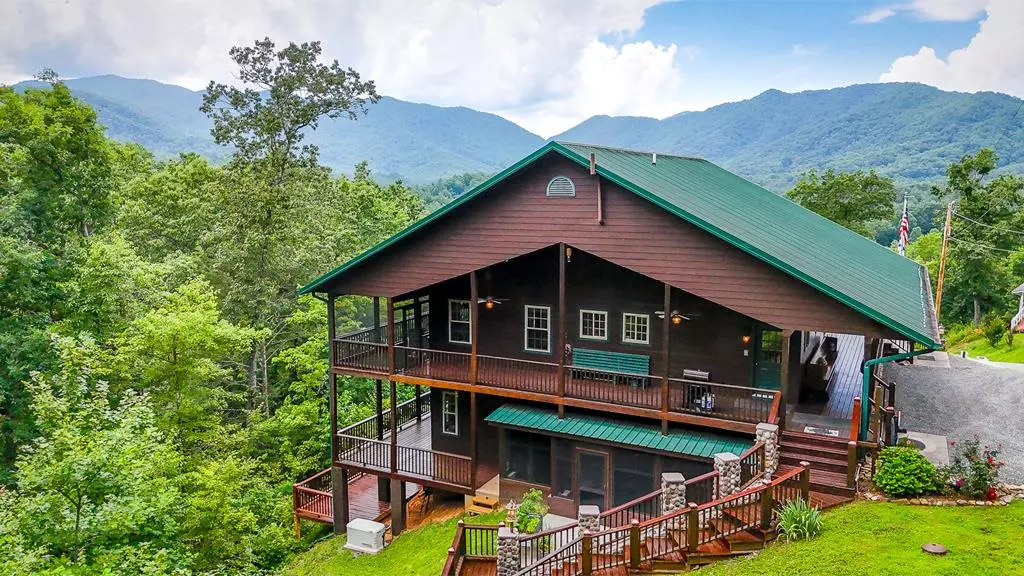 100 Chestnut Oak Ridge, Robbinsville, NC 28771