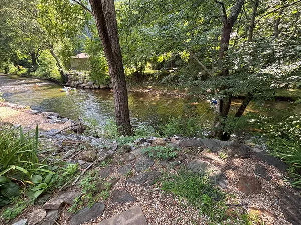 Hiawassee, GA 30546,4119 Riverbank Run