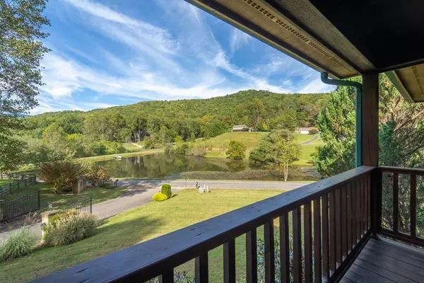 Hayesville, NC 28904,25 Black Oak
