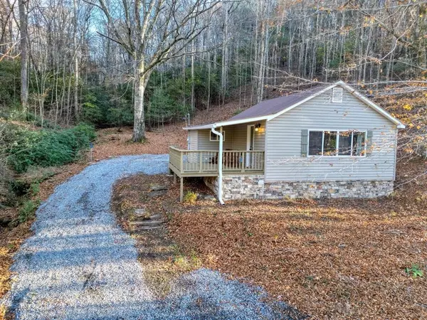 408 Smith Road, Brasstown, NC 28902