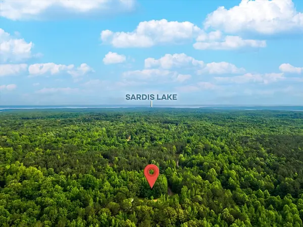 135 Red Bird Cove, Batesville, MS 38606