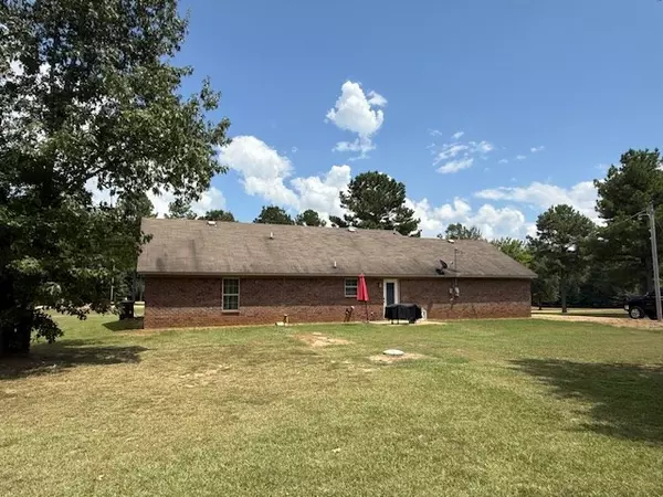 Pontotoc, MS 38863,401 Dusty Trail