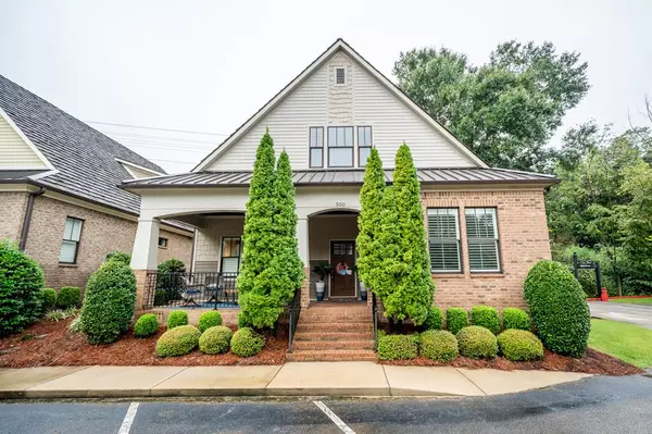 Oxford, MS 38655,500 Grafton Cove