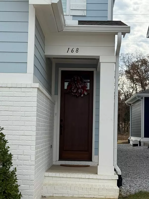 Oxford, MS 38655,168 Honeysuckle