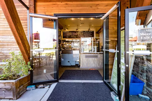 Gibsons, BC V0N 1V7,1001 Gibsons Way #102