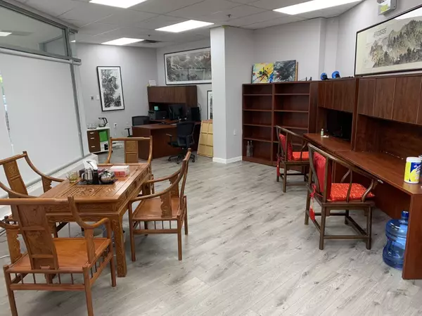 Richmond, BC V6X 1B9,8240 Lansdowne RD #115