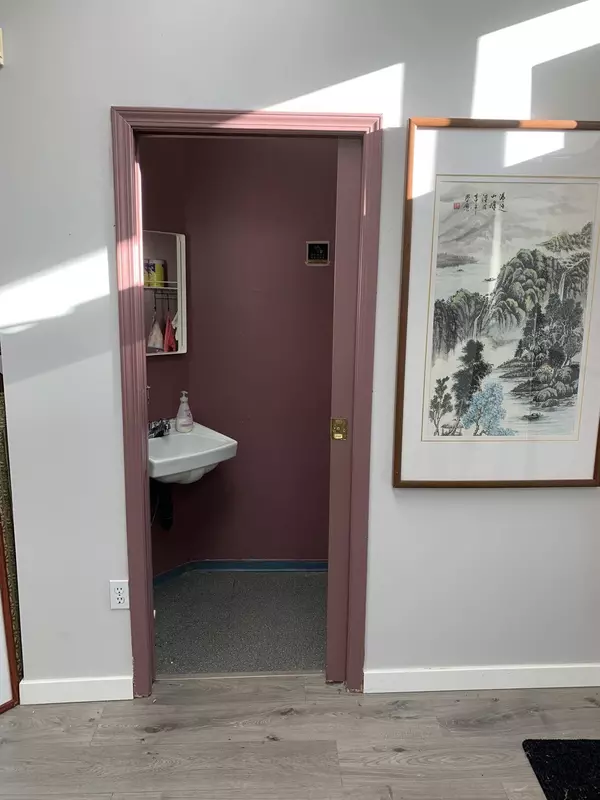 Richmond, BC V6X 1B9,8240 Lansdowne RD #115