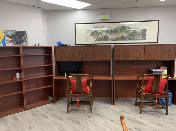 Richmond, BC V6X 1B9,8240 Lansdowne RD #115