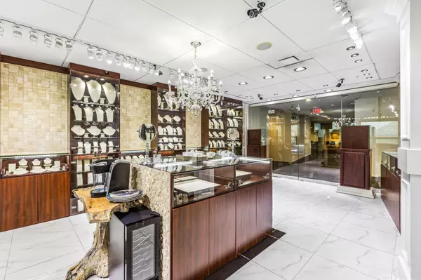 Richmond, BC V6X 0J8,4000 No. 3 RD #5230