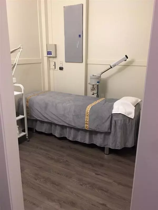 Vancouver, BC V6K 1P7,2692 W 4th AVE