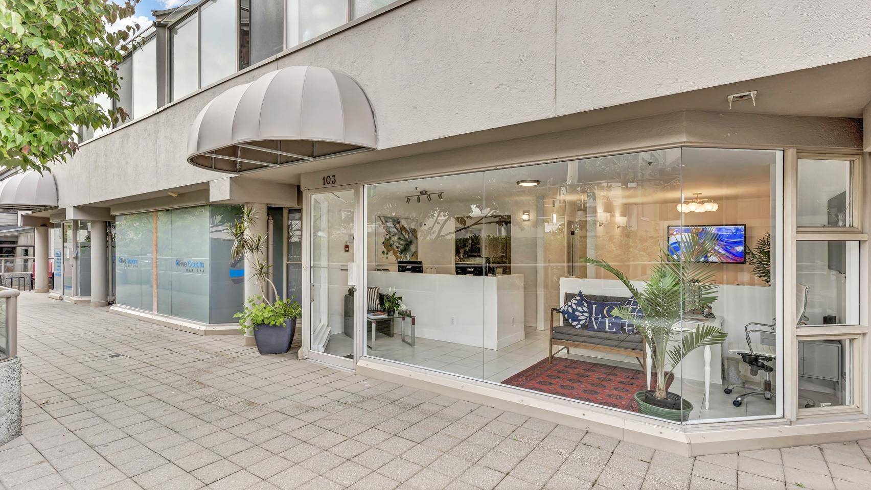 West Vancouver, BC V0V 0V0,2433 Bellevue AVE #103